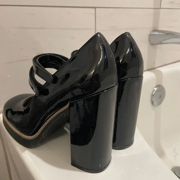 Steve Madden Twice Black Patent Leather Mary Jane platform Heels - Picture 6 of 12